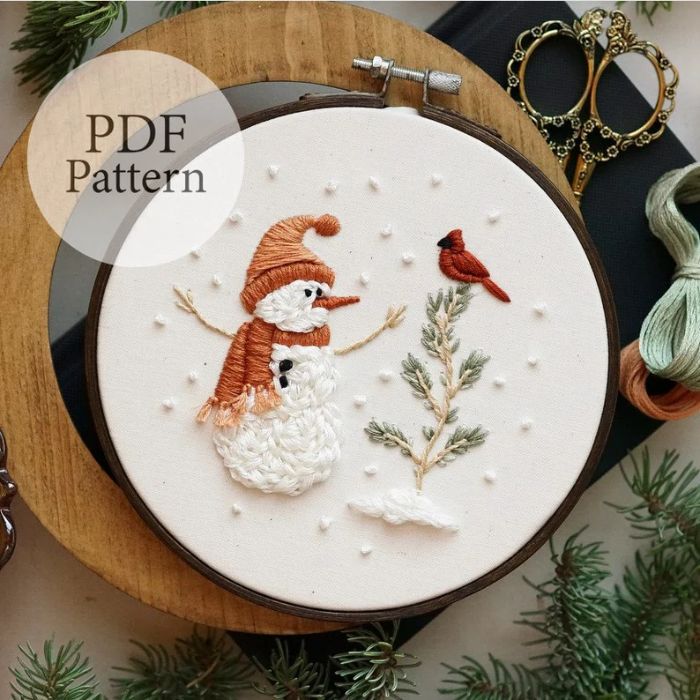 motifs de noël brodés à la main : bonhomme de neige confortable et ami cardinal