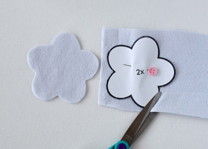 Découpez la plus grande pièce florale