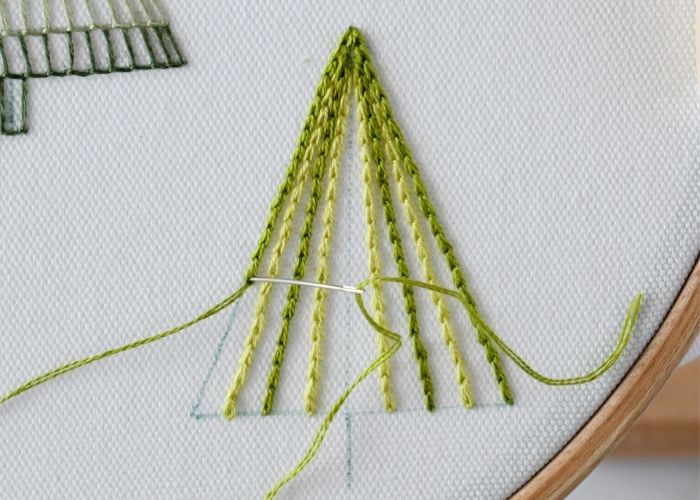 Cómo bordar el árbol de Navidad Paso 22