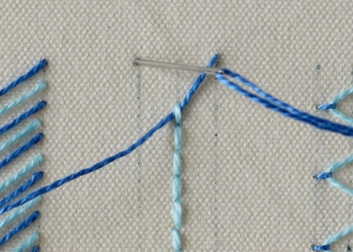 Broderie Fly Stitch bicolore Étape 13
