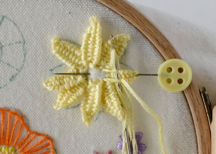 Embroidering central petals